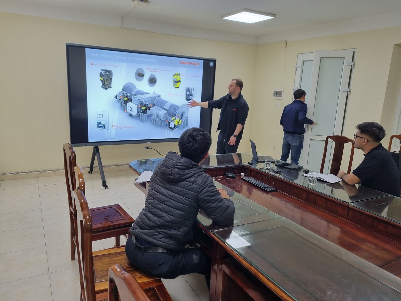 ĐẠI DIỆN RINGSPANN VIỆT NAM