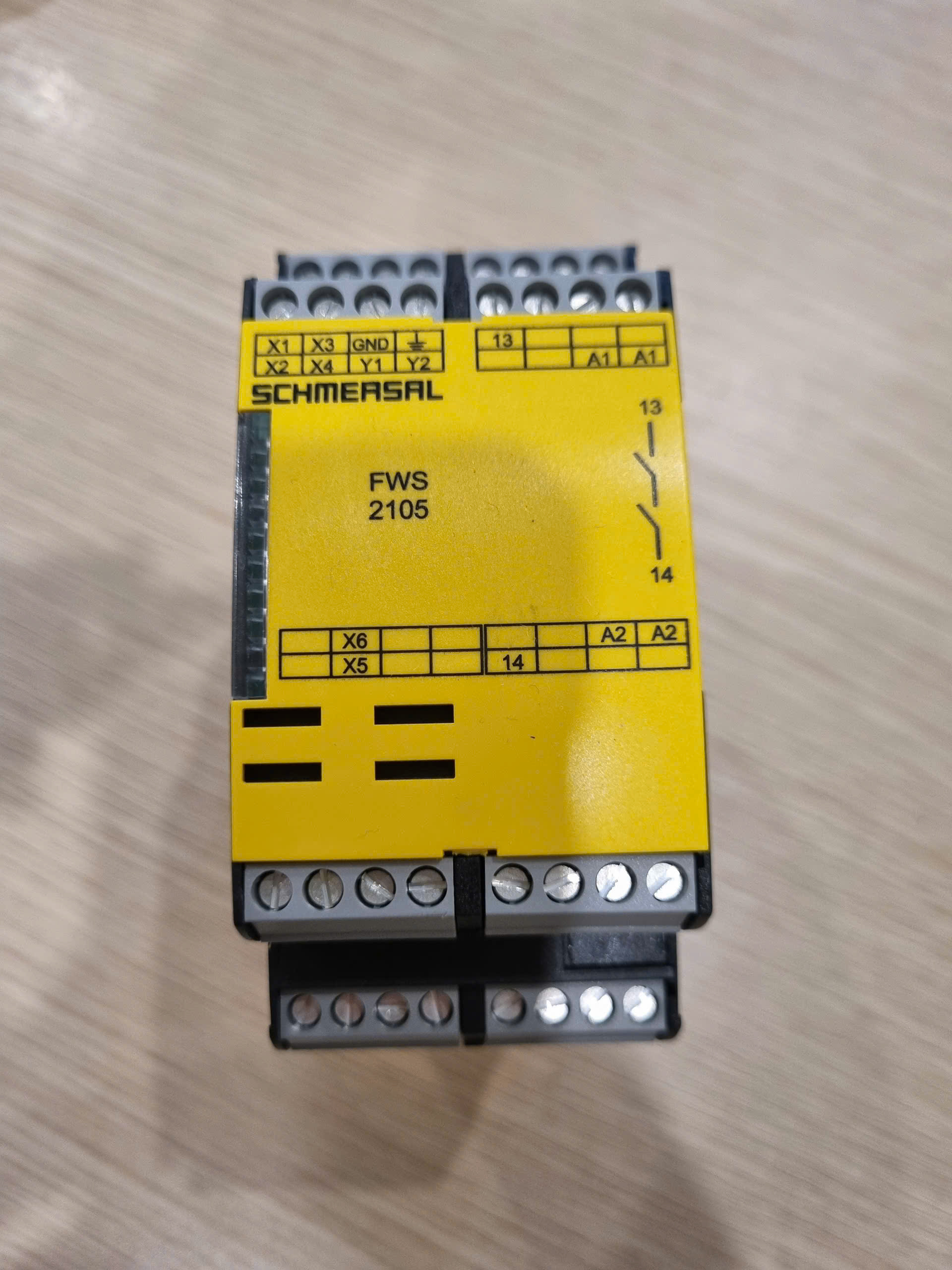 FWS 2105 C UE: 24...230V AC/DC 101181696 SCHMERSAL